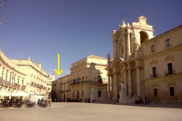 Domus 1333 Al Duomo Villa Syracuse ภายนอก รูปภาพ